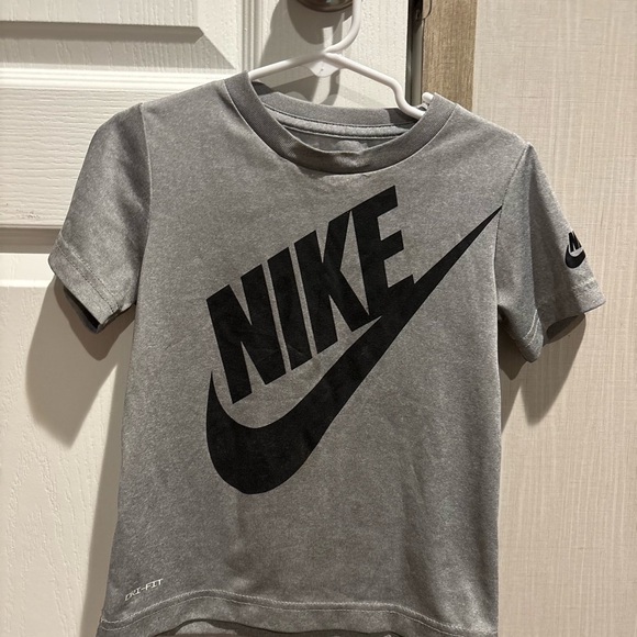 Nike Gray and Black Matching Set with Iconic Logo - Picture 1 of 2